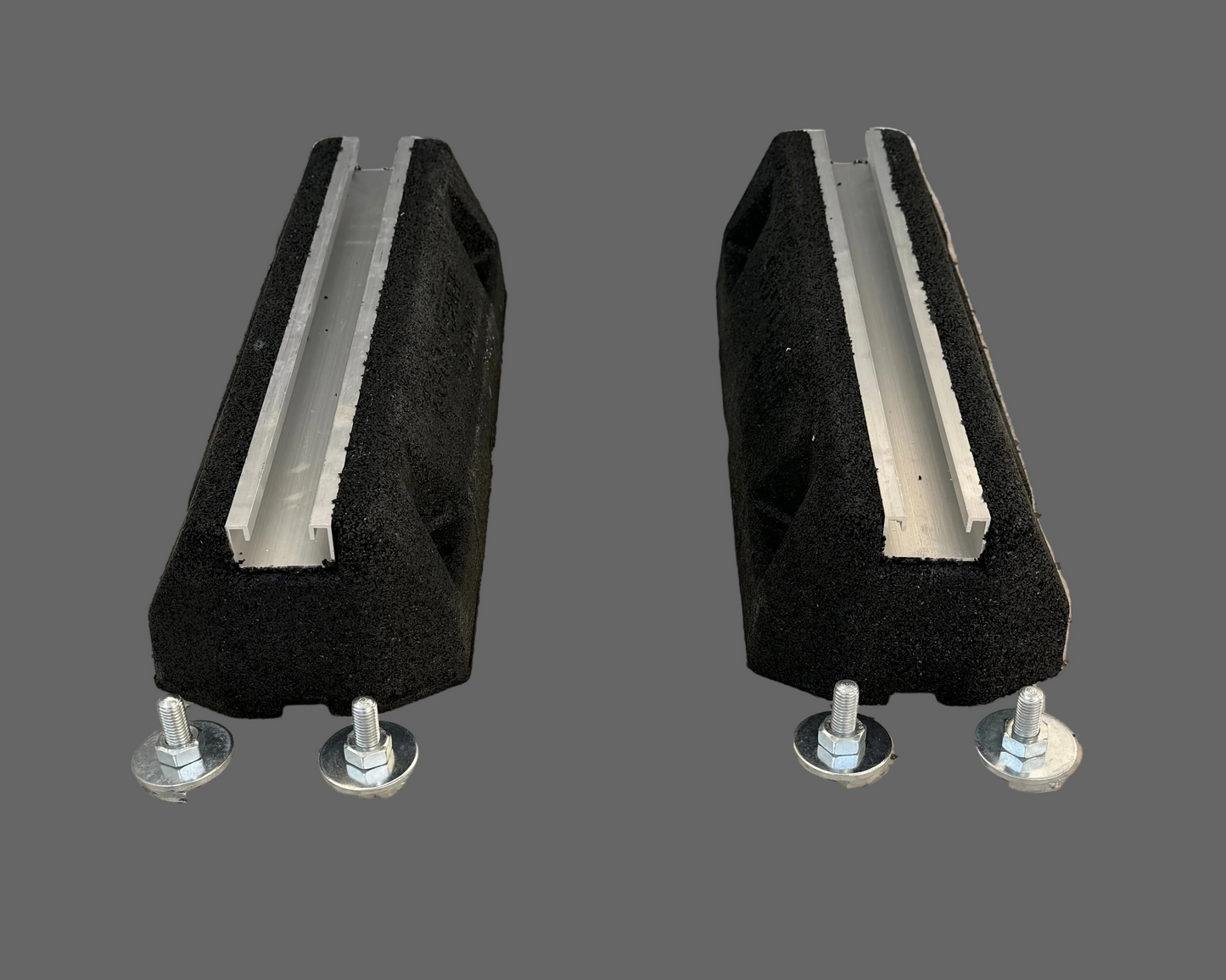 Dämpfungssockel für Klimaanlagen – 400 mm | 95 × 135 × 400 mm | inkl. Hammerkopf-Schrauben